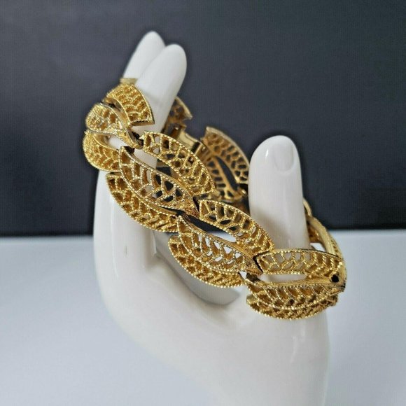 Cathe Filigree Gold Tone Bracelet Box Close Vintage 1960s Signed 7" Length - Picture 1 of 7